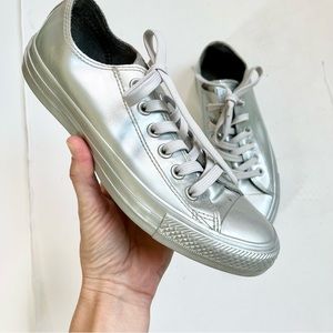 Converse Metallic Low Top Sneakers Sz 7 Silver Rubber Lace Up